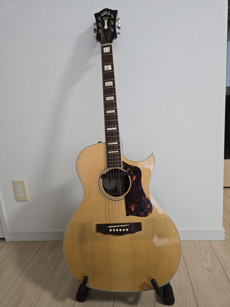 Guild F47RC with D-TAR(改)の全景とFISHMAN Rare Earth Mic Blend(アクティブ・サウンドホールピックアップ)