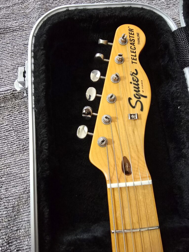 SquierTelecaster Thinline with クニフェ(CuNiFe)のヘッド部分